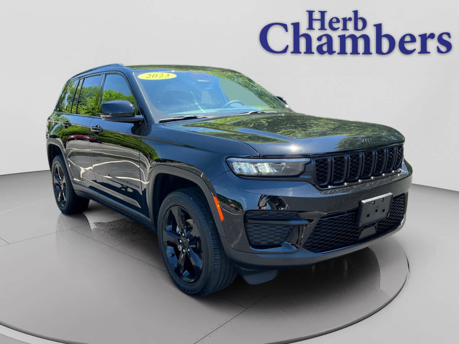 Diamond Black Crystal Pearlcoat 2023 Jeep Grand Cherokee Altitude 4WD SUV / Crossover Four-Wheel Drive Automatic