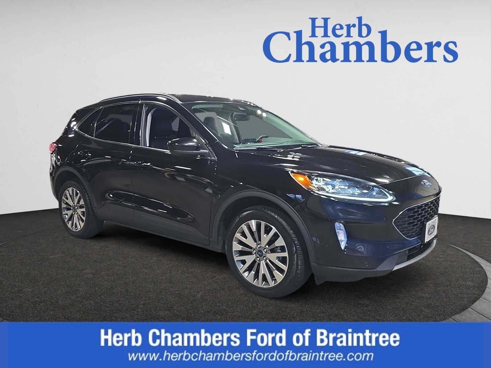 2022 Ford Escape Titanium's photo