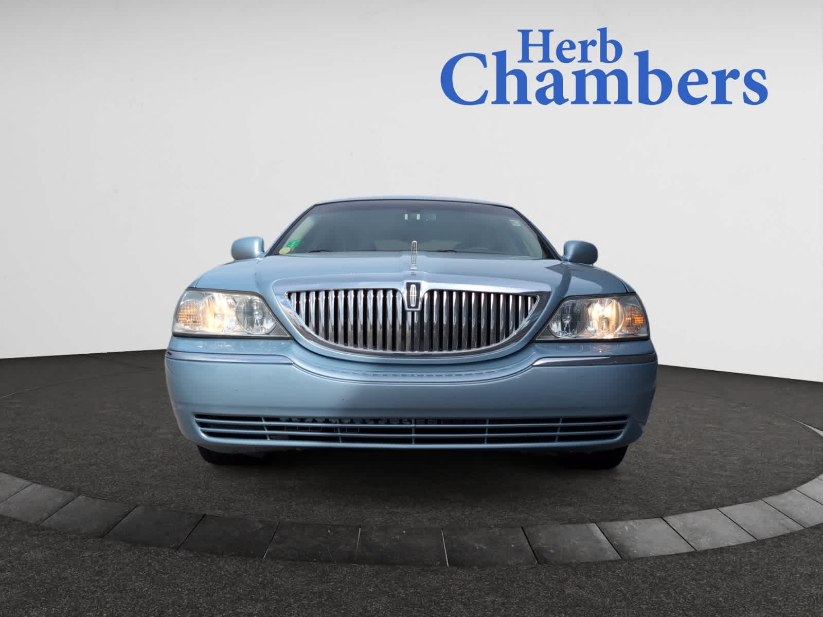 Used 2010 Lincoln Town Car Signature Limited with VIN 2LNBL8CV2AX616724 for sale in Danvers, MA