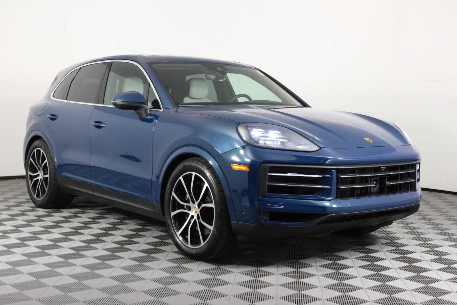 Best Porsche Cayenne Lease Deals and Special Sale Offers in Boston