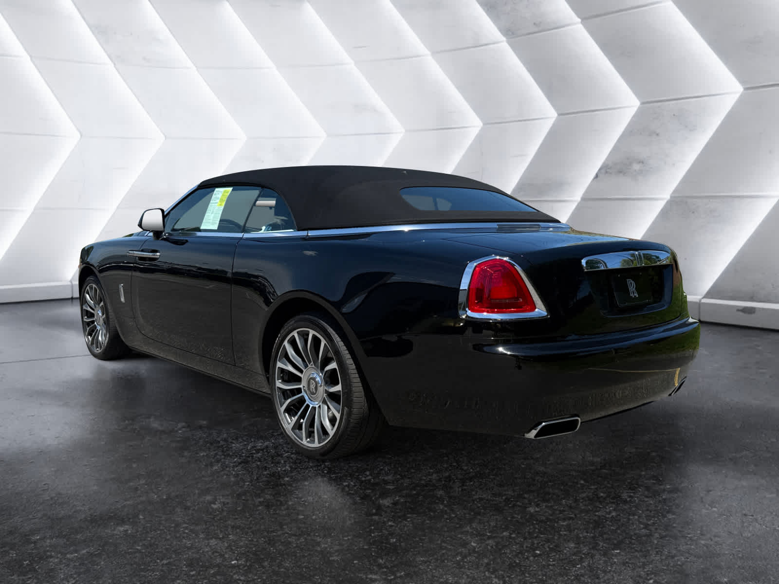 Used 2019 Rolls-Royce Dawn Base with VIN SCA666D56KU118042 for sale in Wayland, MA