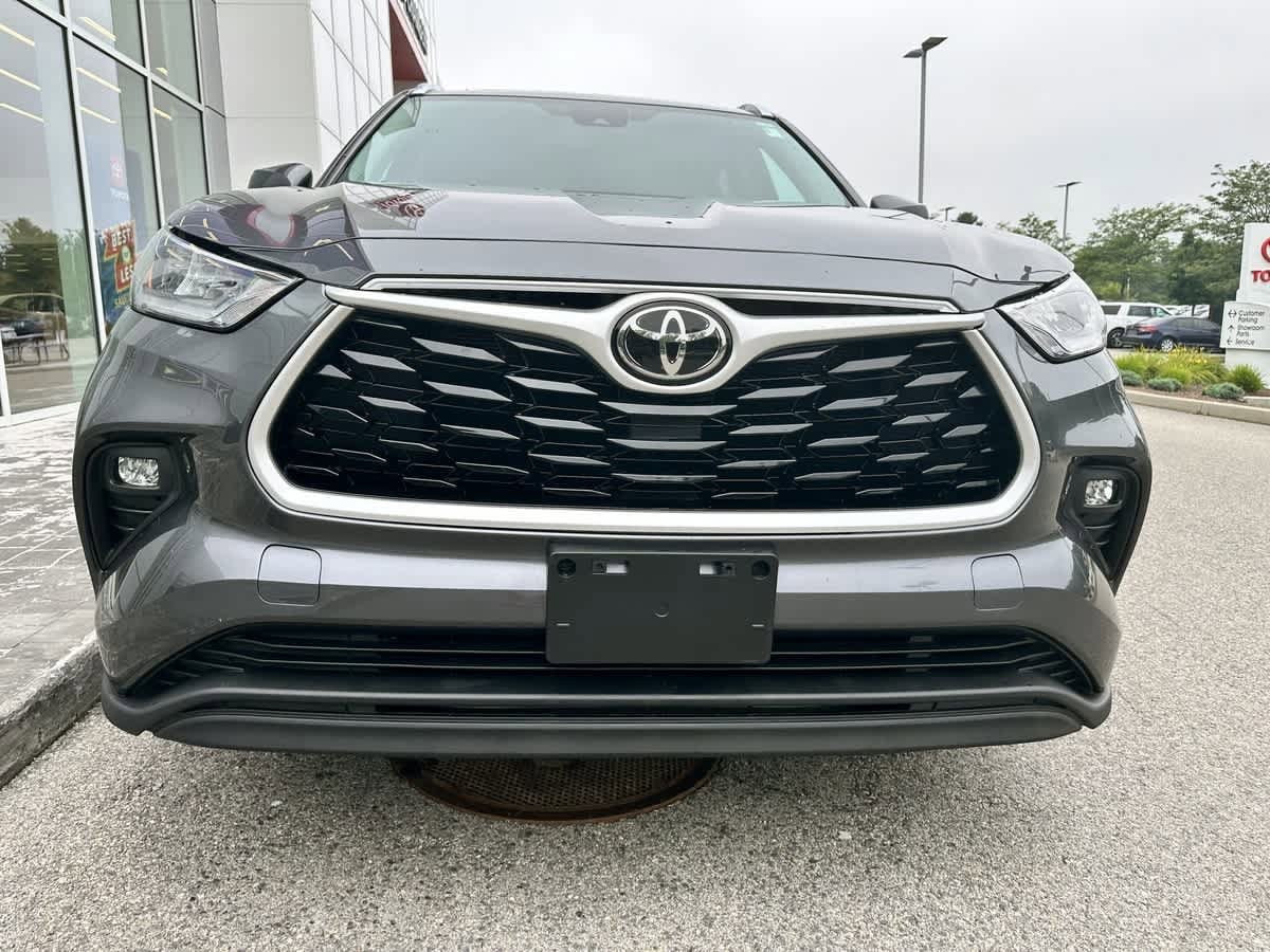 Used 2020 Toyota Highlander XLE with VIN 5TDGZRBH2LS028525 for sale in Auburn, MA