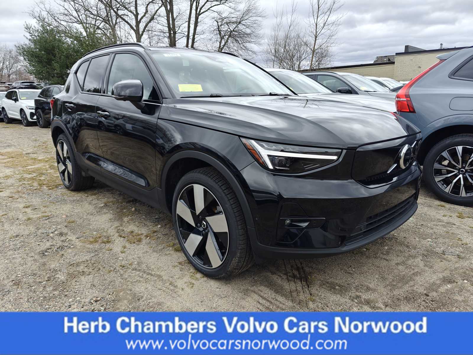 2024 Volvo XC40 Recharge Pure Electric Twin Plus