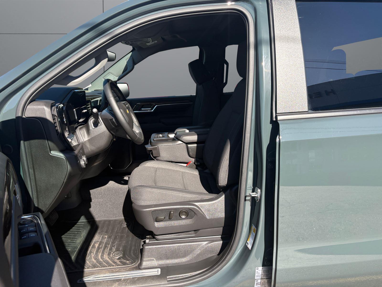 2026 Chevrolet Silverado 1500 LT - Photo 9