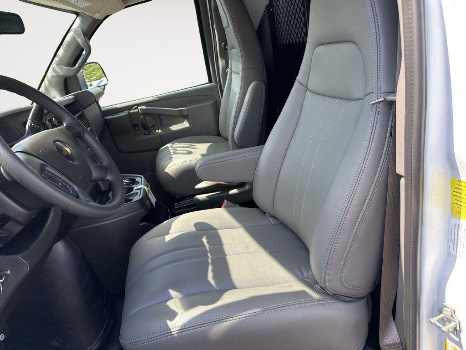 2025 Chevrolet Express Cargo Work Van - Photo 8