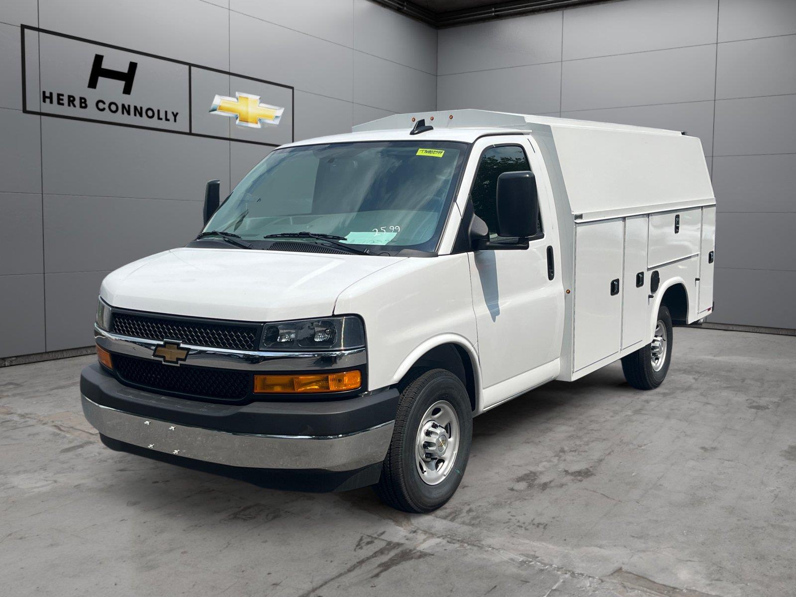 2026 Chevrolet Express Cutaway Base