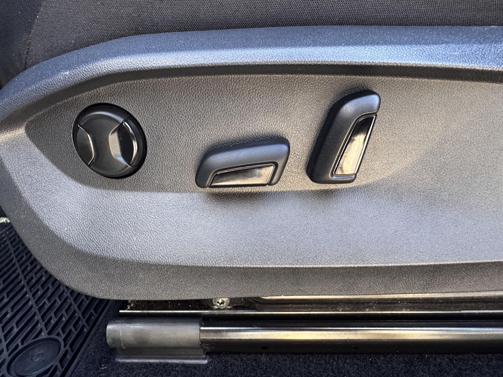 2022 Volkswagen Tiguan SE - Photo 22