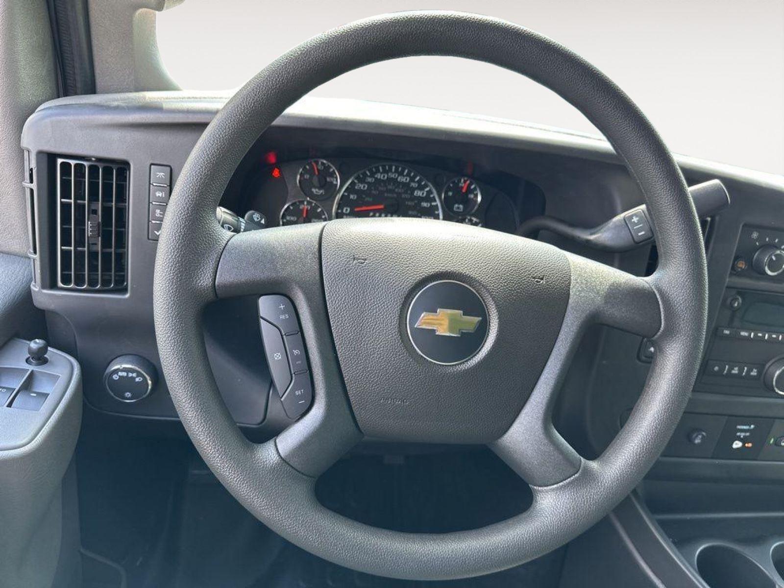 2025 Chevrolet Express Cargo Work Van - Photo 6