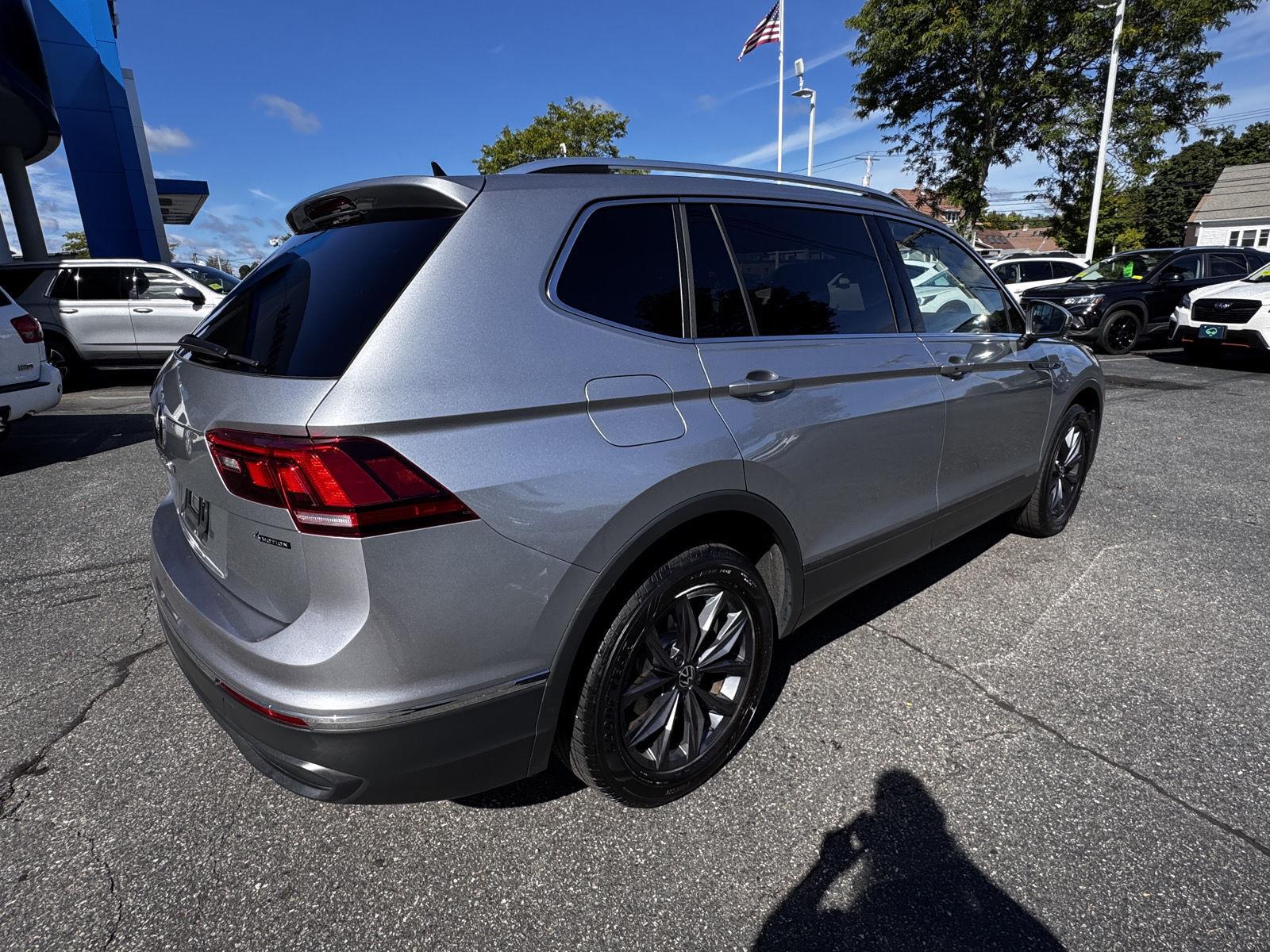 2022 Volkswagen Tiguan SE - Photo 7