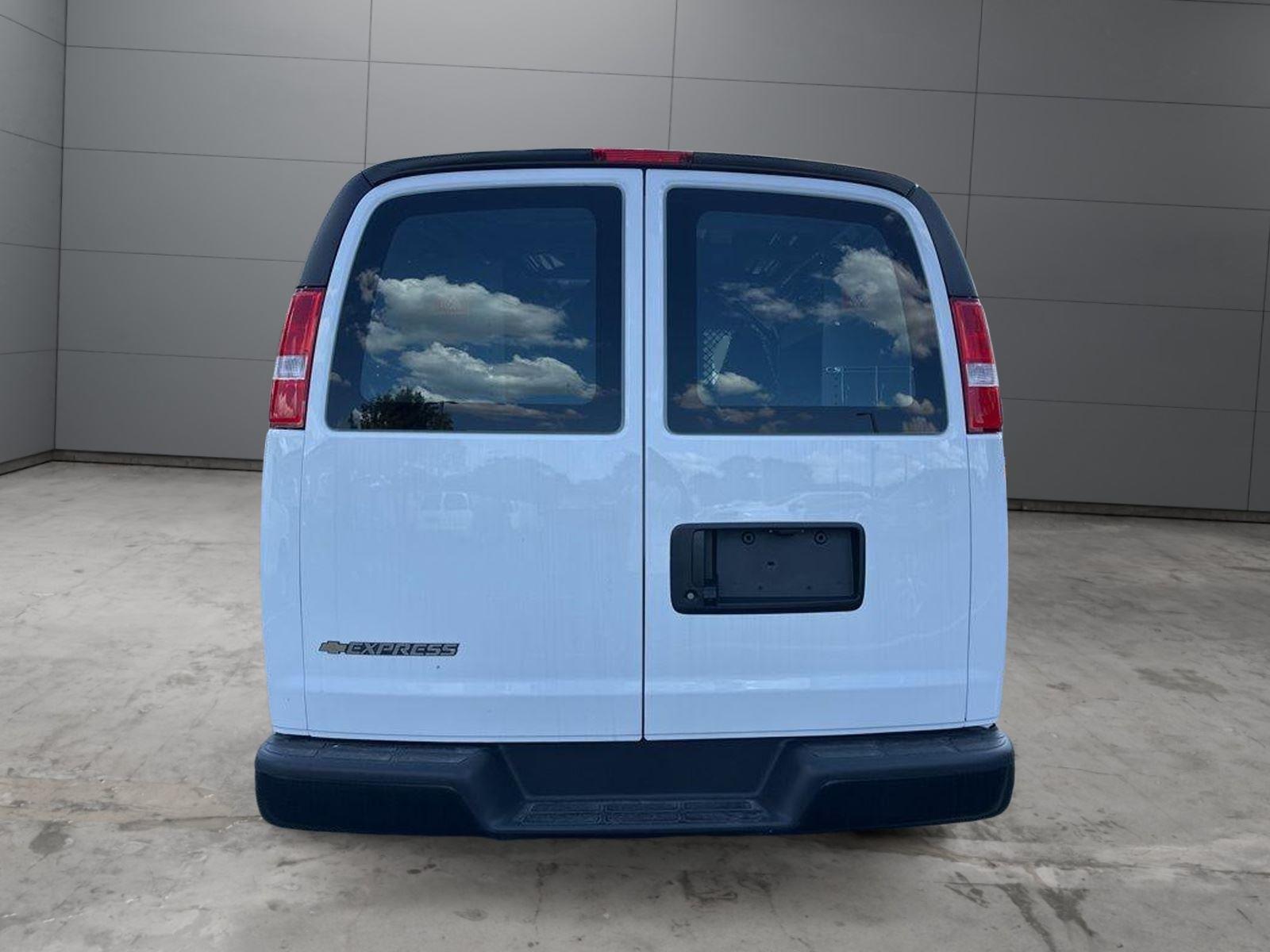 2025 Chevrolet Express Cargo Work Van - Photo 4