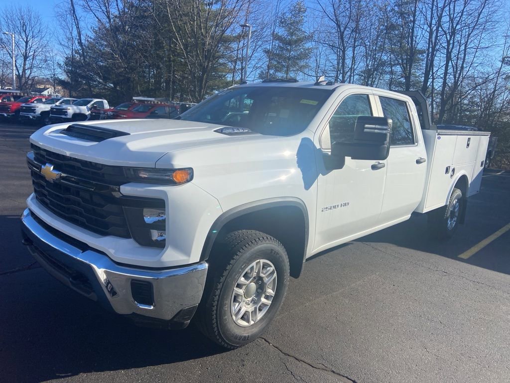 2024 Chevrolet Silverado 2500HD photo 2
