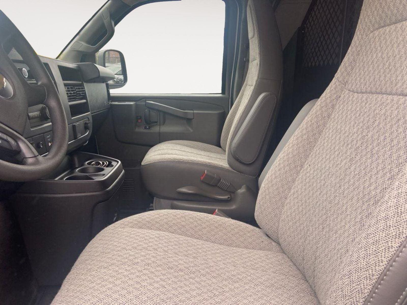 2025 Chevrolet Express Cargo Work Van - Photo 8