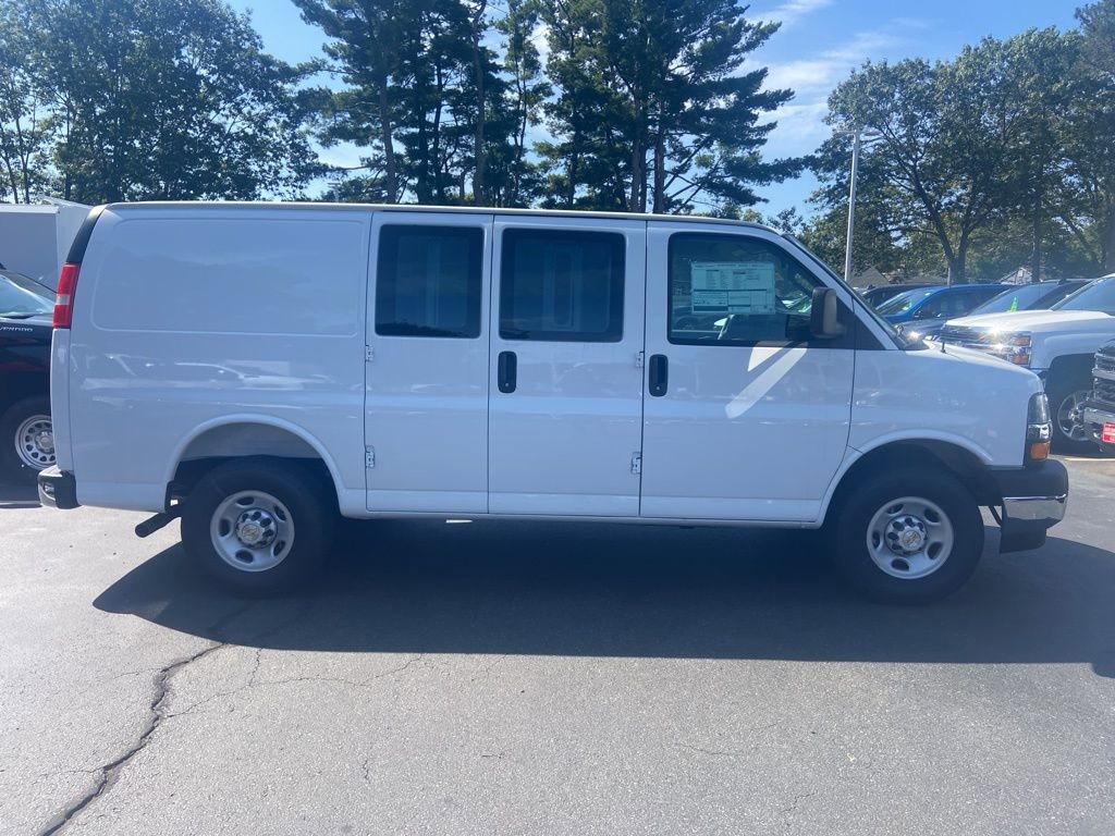 2025 Chevrolet Express Cargo 2500 Van photo 3