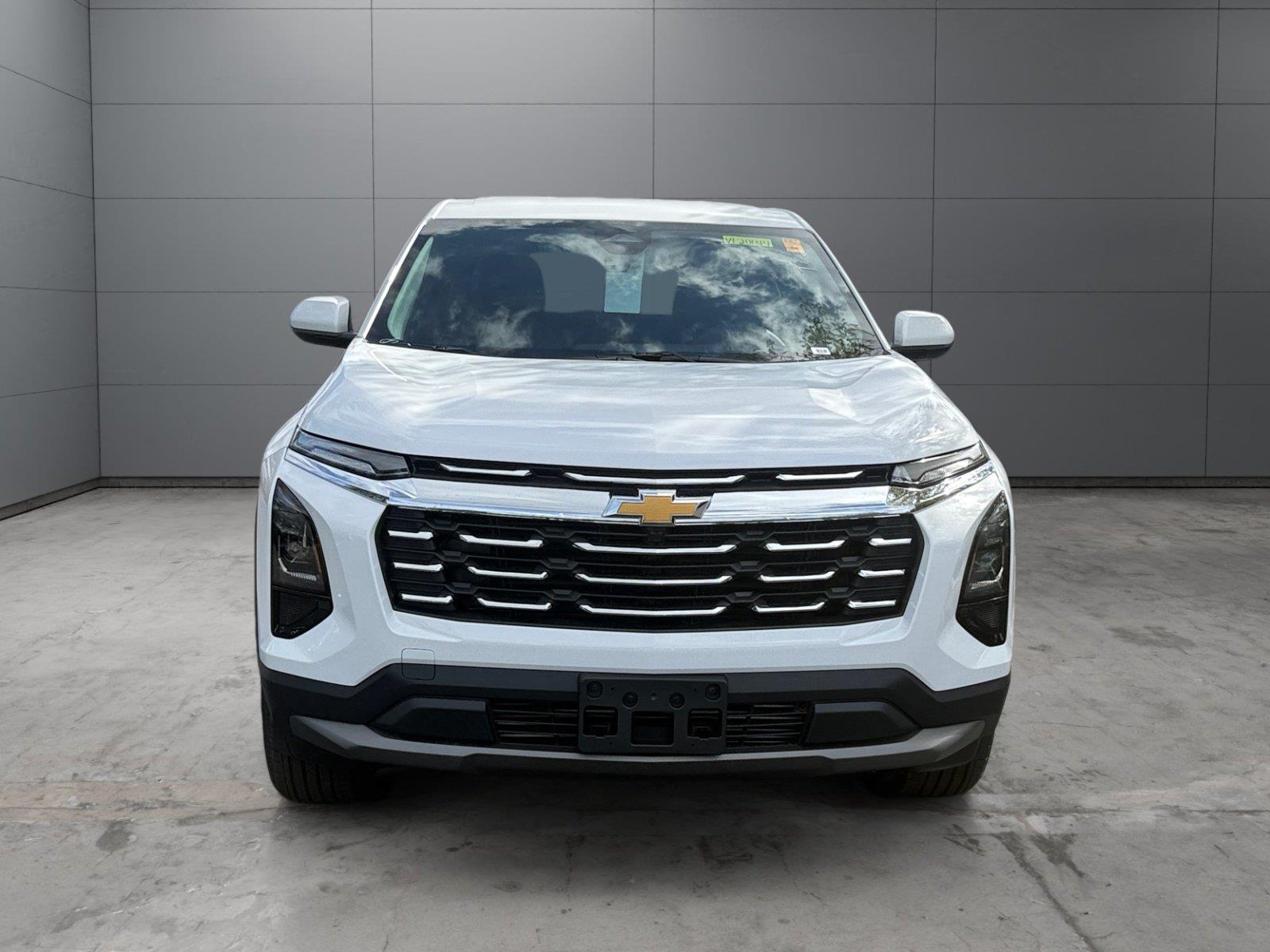 2027 Chevrolet Equinox LT - Photo 8