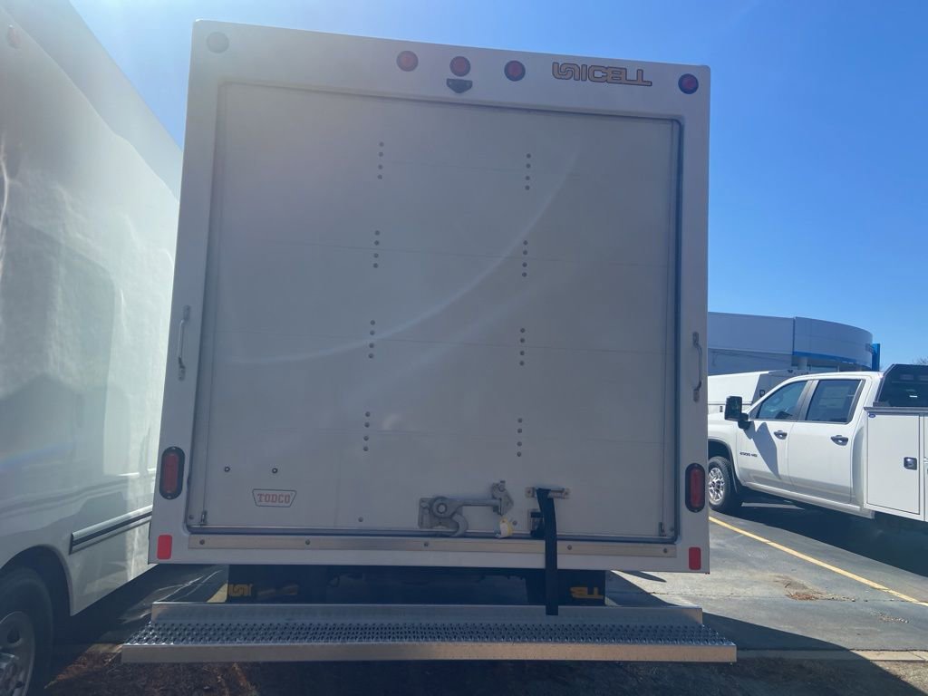 2025 Chevrolet Express Cutaway 3500 photo 4