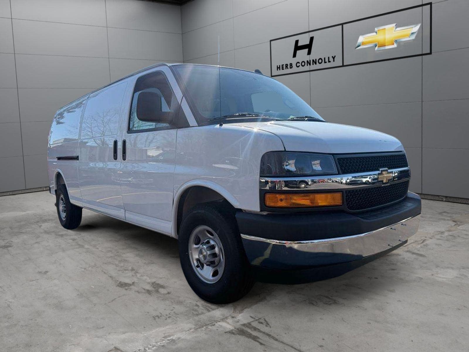 2025 Chevrolet Express 3500 Extended Work Van's photo