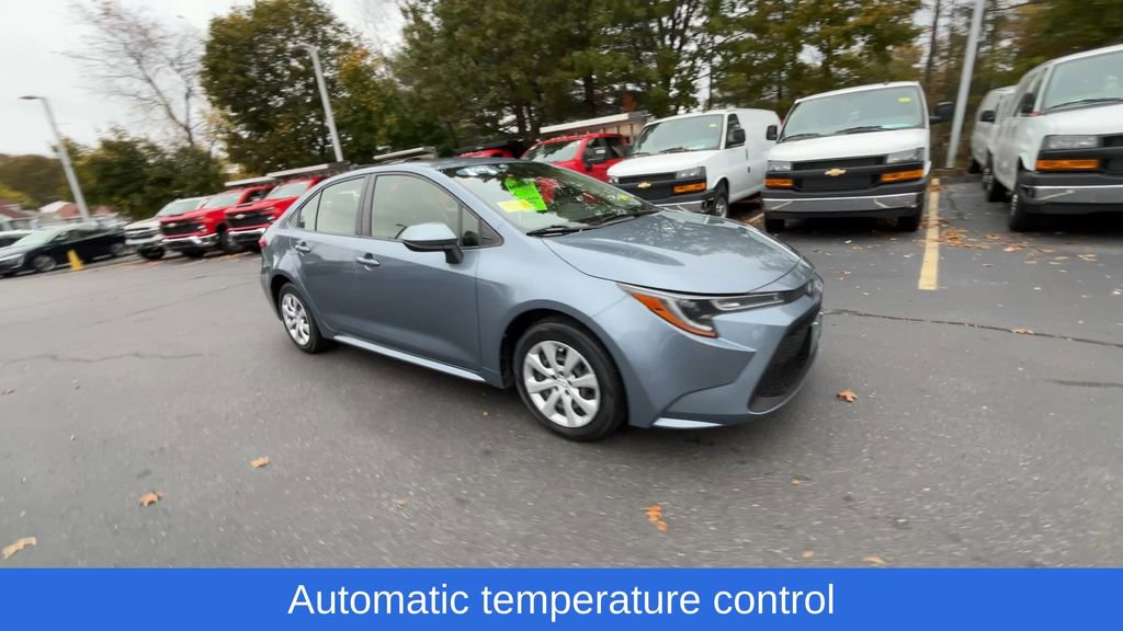 2021 Toyota Corolla LE photo 2