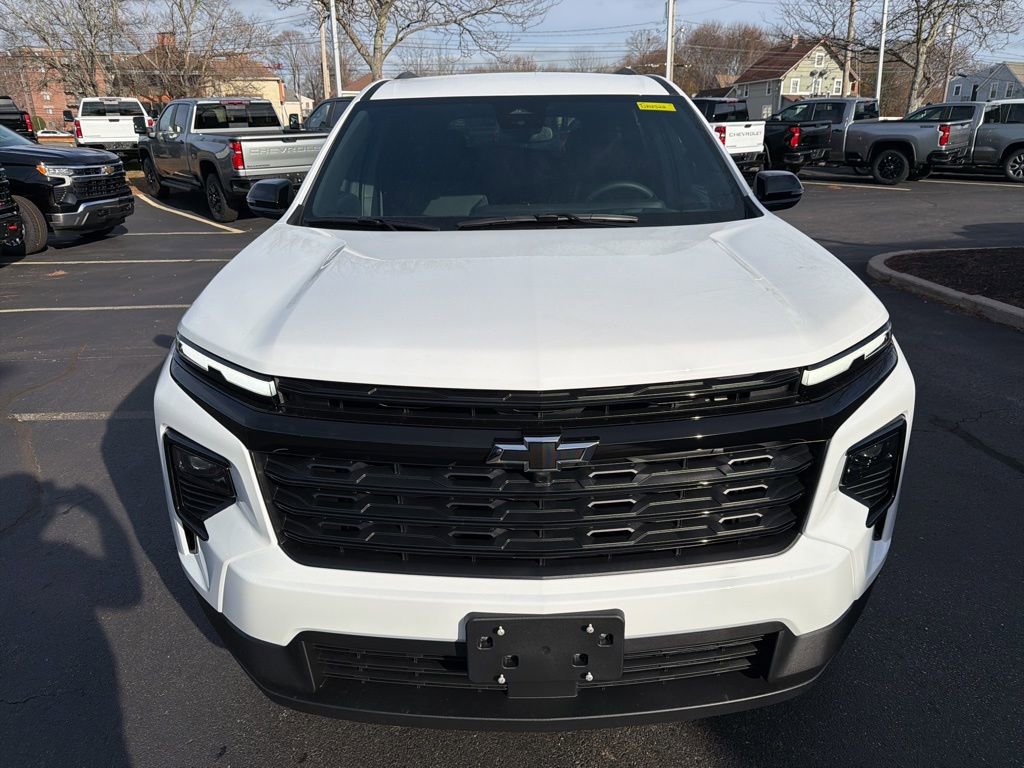 2026 Chevrolet Traverse photo 2