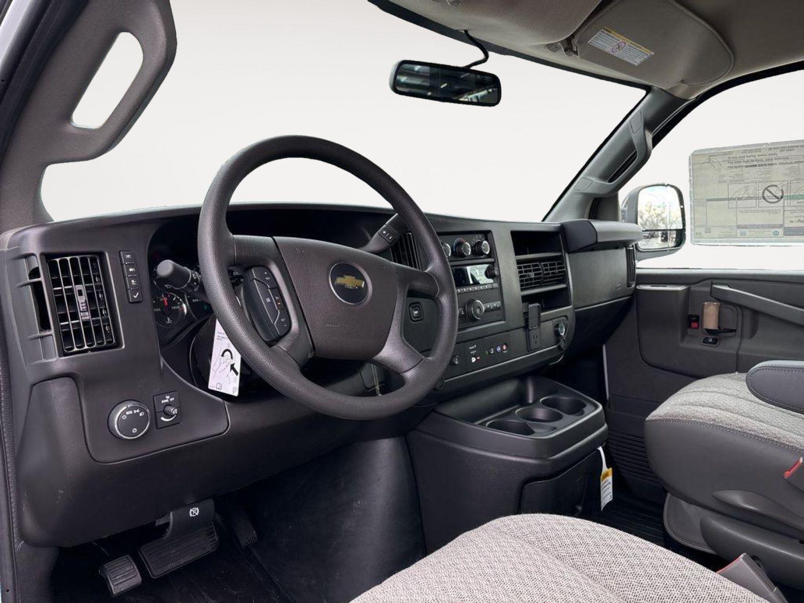 2025 Chevrolet Express Cargo Work Van - Photo 6