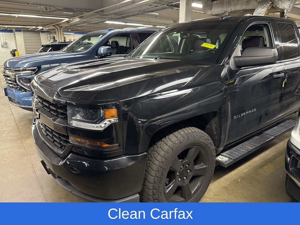 2017 Chevrolet Silverado 1500 Custom photo 2