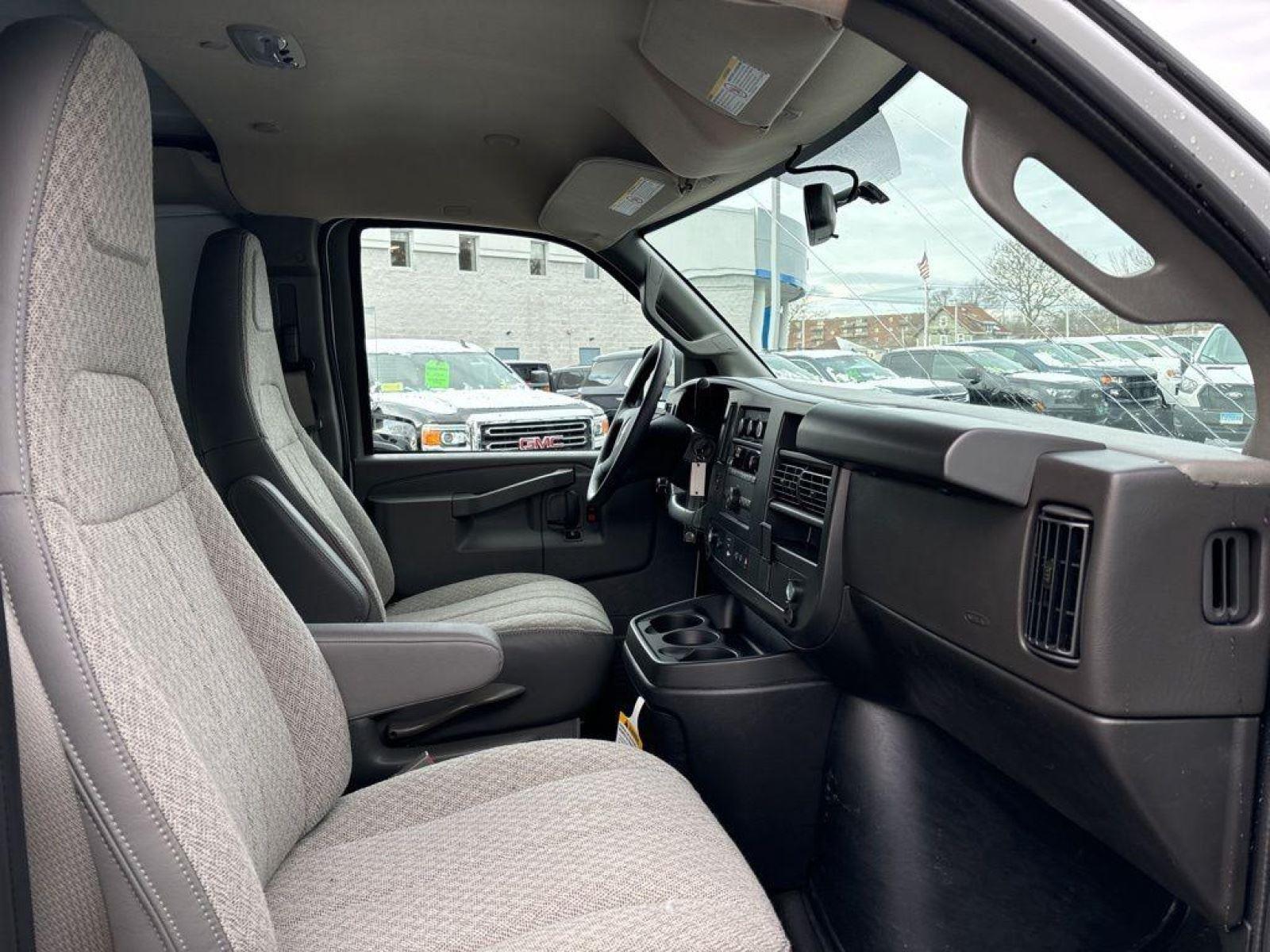 2025 Chevrolet Express Cargo Work Van - Photo 15