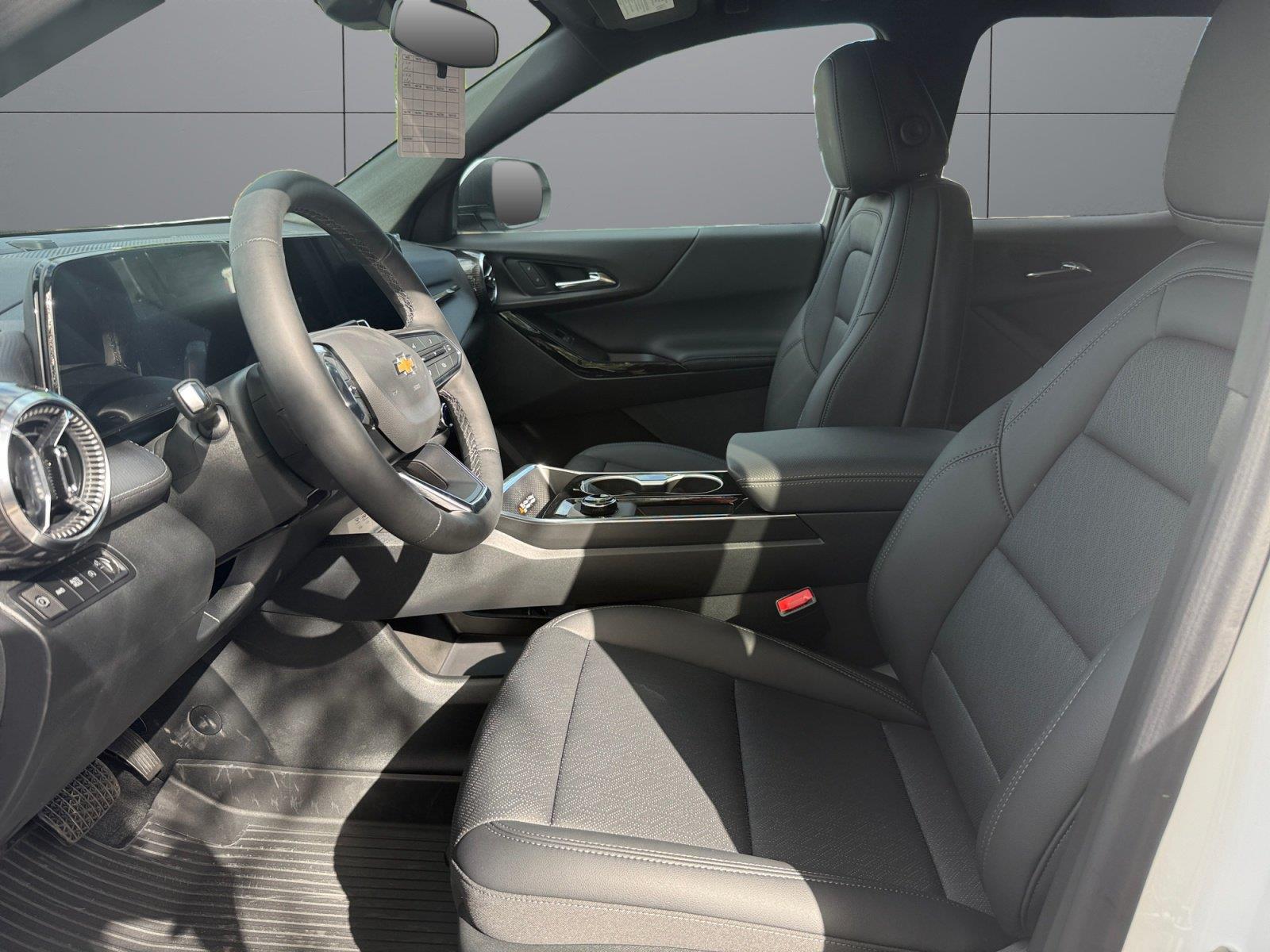 2027 Chevrolet Equinox LT - Photo 10
