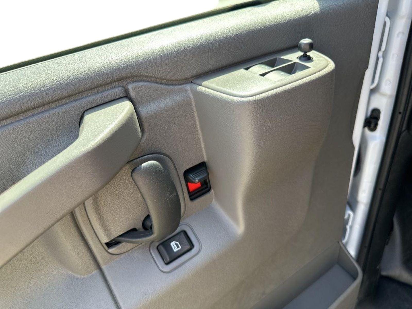 2025 Chevrolet Express Cargo Work Van - Photo 13