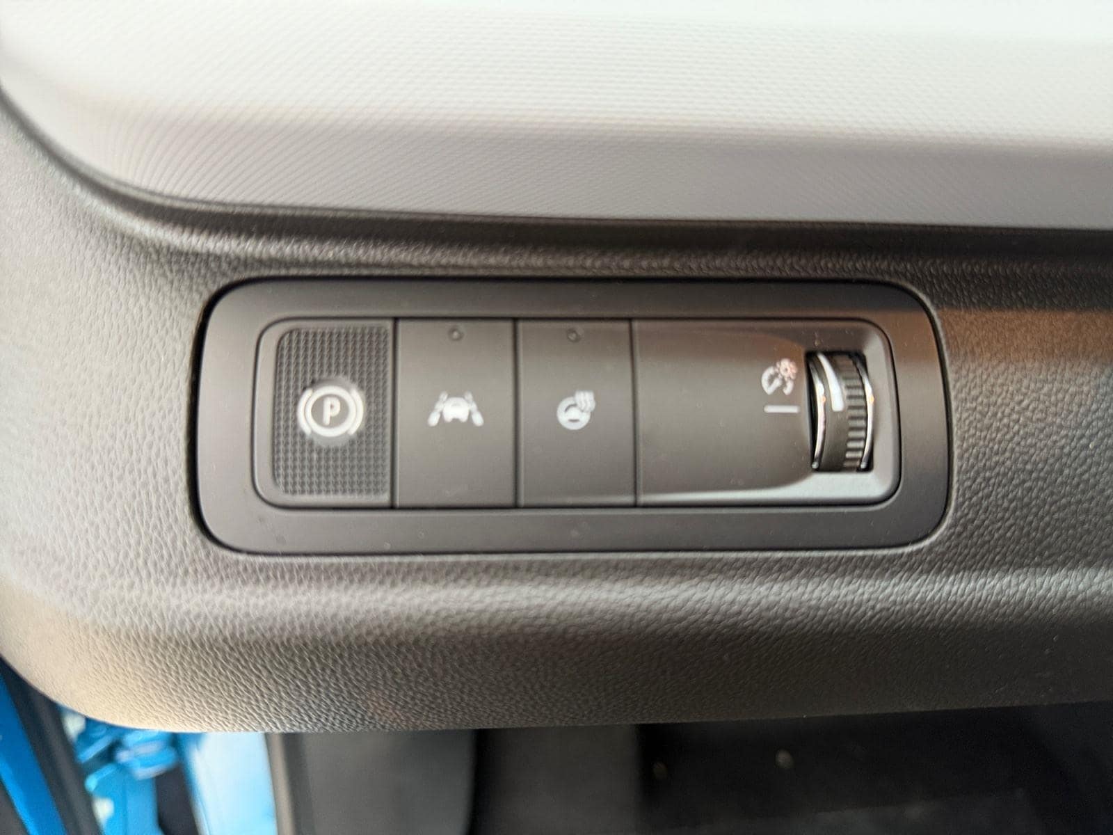 2027 Chevrolet Bolt LT - Photo 25