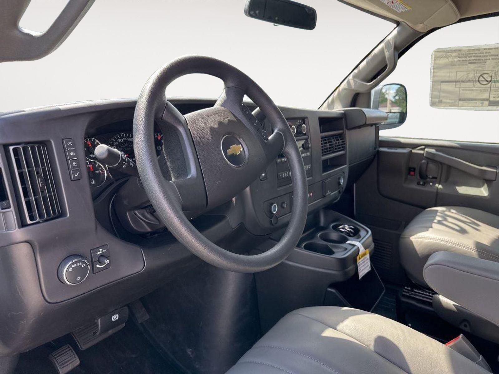 2025 Chevrolet Express Cargo Work Van - Photo 5