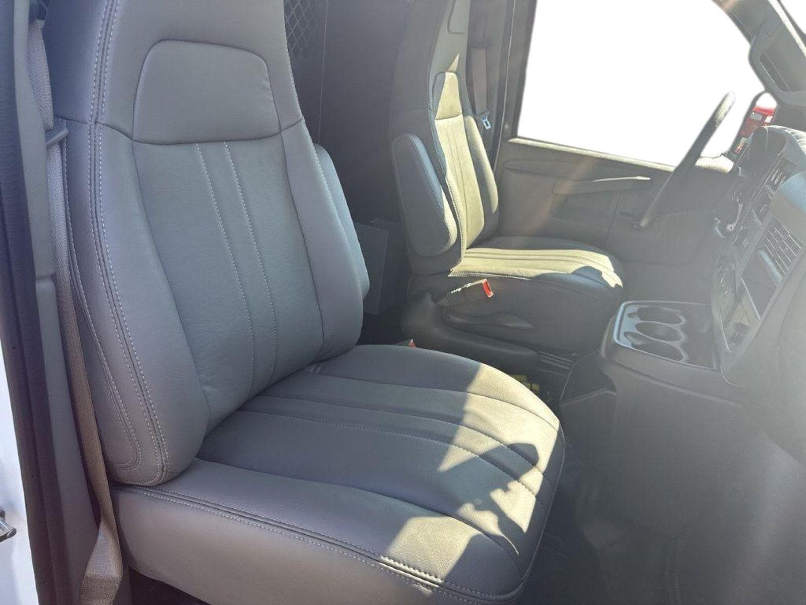2025 Chevrolet Express Cargo Work Van - Photo 13
