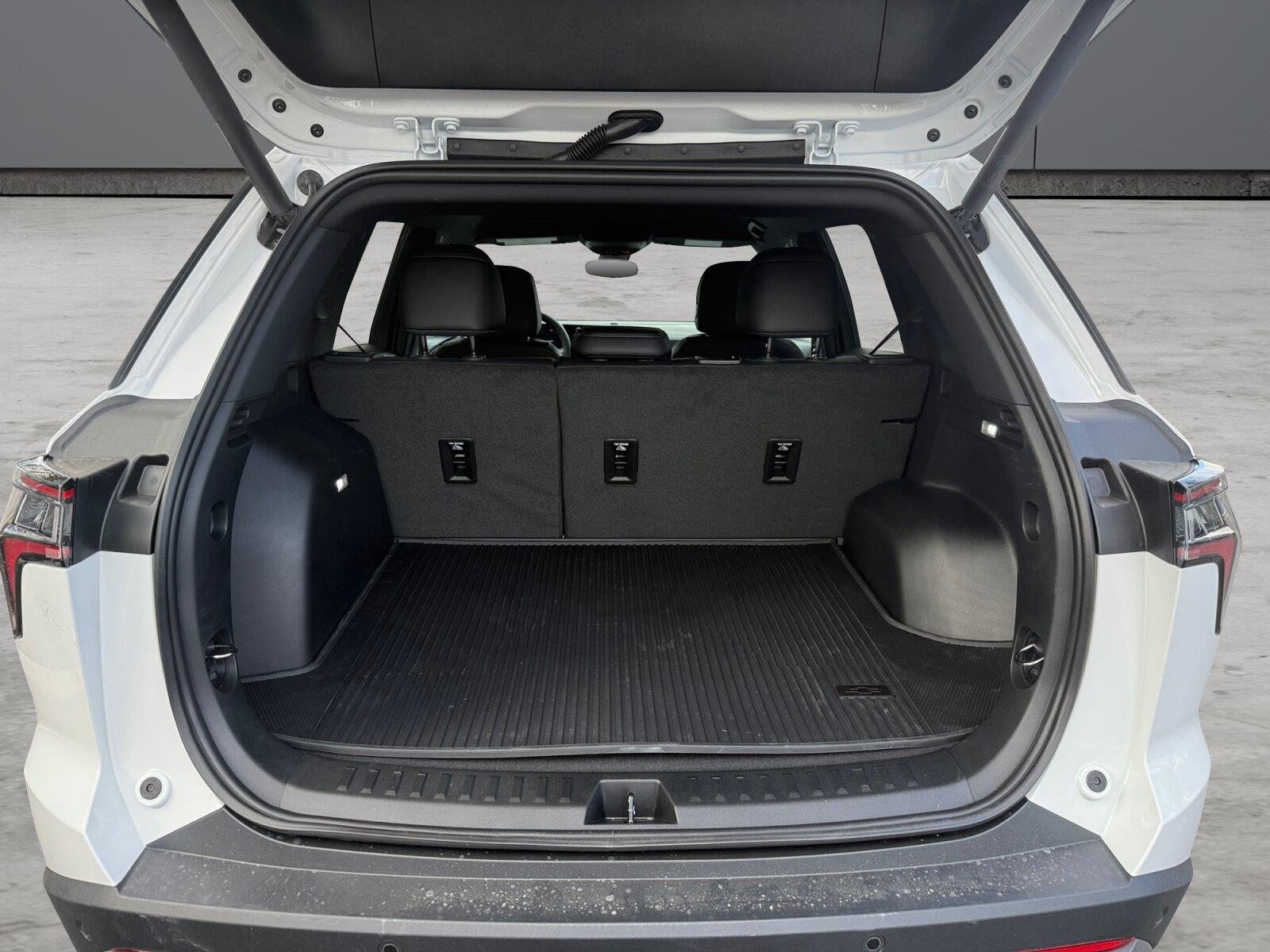 2027 Chevrolet Equinox LT - Photo 19