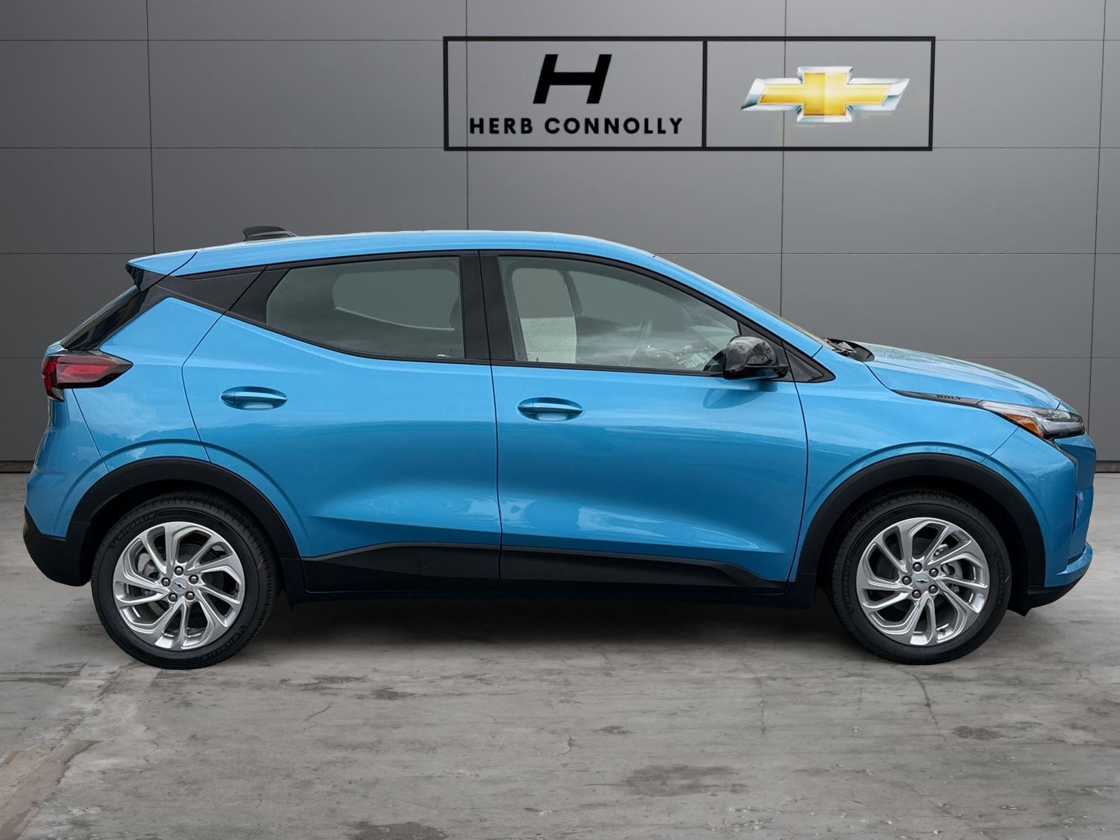 2027 Chevrolet Bolt LT - Photo 6