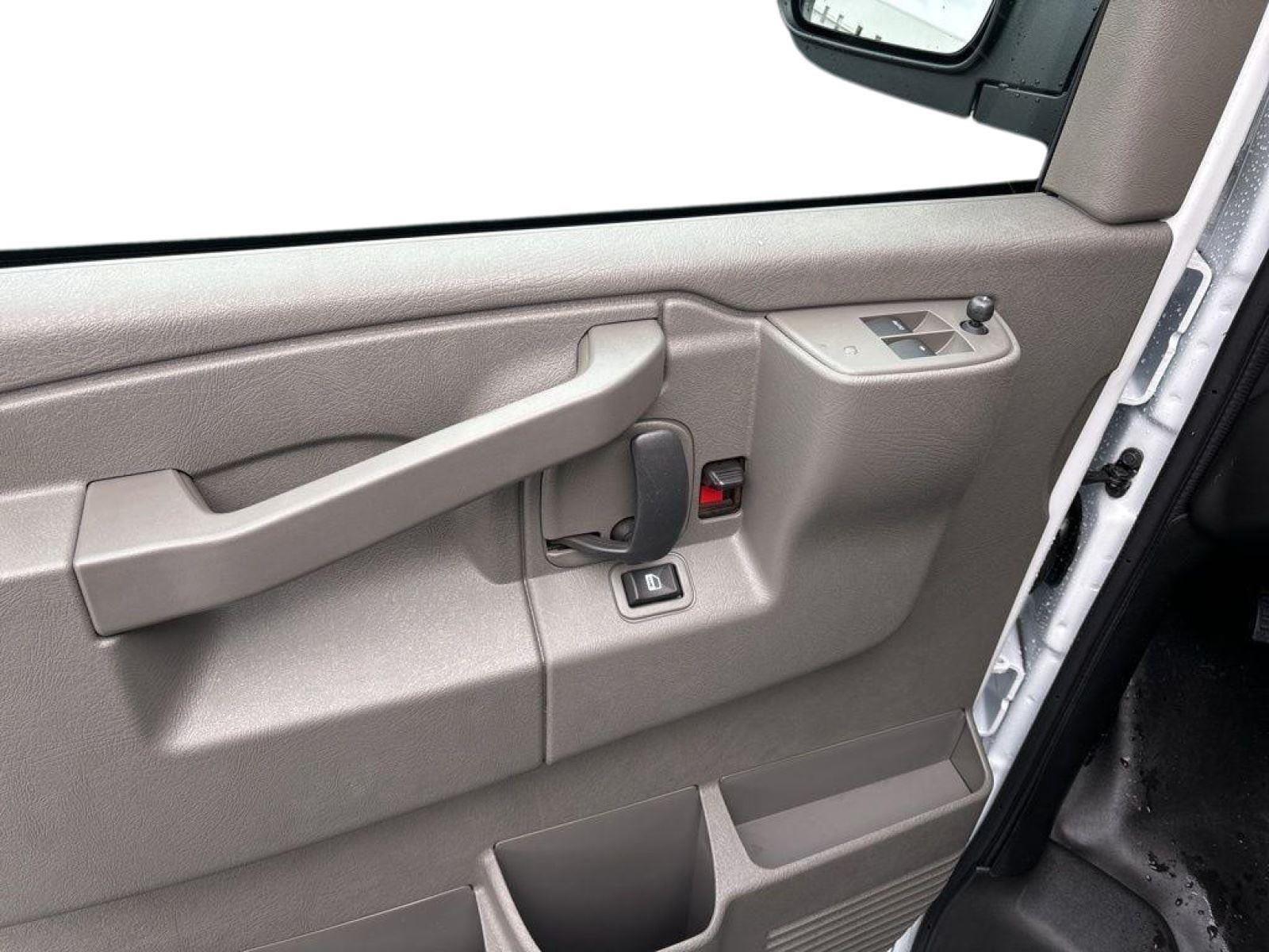 2025 Chevrolet Express Cargo Work Van - Photo 14