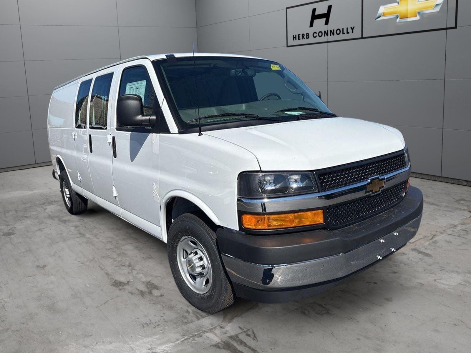 2026 Chevrolet Express 3500 Extended Work Van's photo