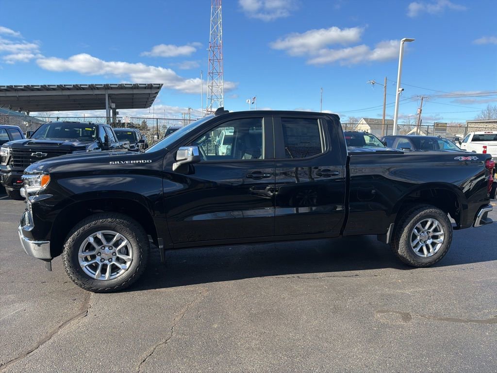 2026 Chevrolet Silverado 1500 LT photo 3