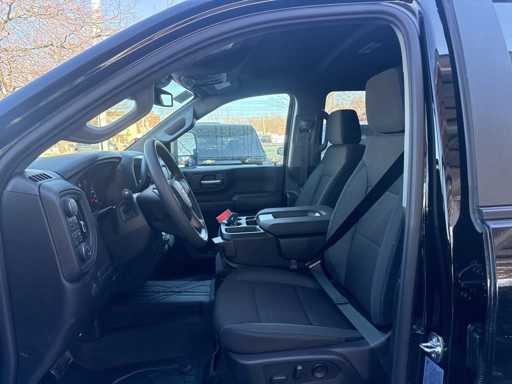 2026 Chevrolet Silverado 2500 Interior