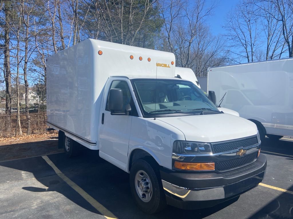 2025 Chevrolet Express Cutaway Base's photo