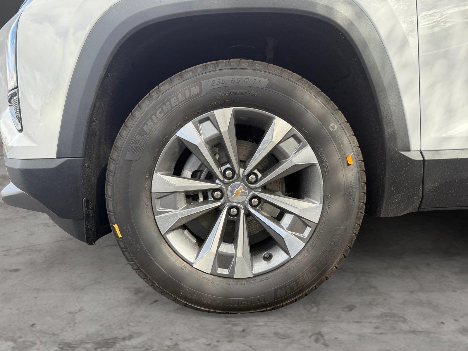 2027 Chevrolet Equinox LT - Photo 9