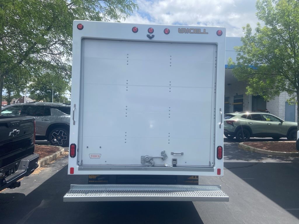 2025 Chevrolet Express Cutaway 3500 photo 4