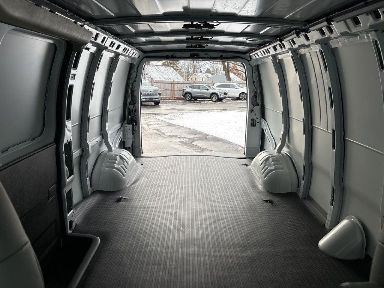 2025 Chevrolet Express Cargo Work Van - Photo 17