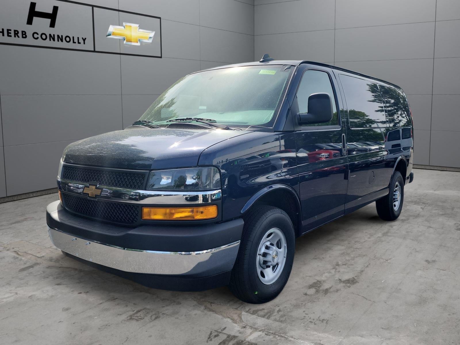 2026 Chevrolet Express 2500 Work Van HD's photo