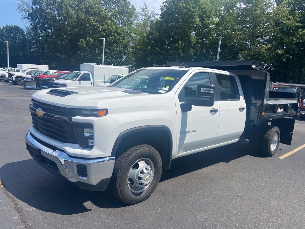 2025 Chevrolet Silverado 3500HD Work Truck photo 2