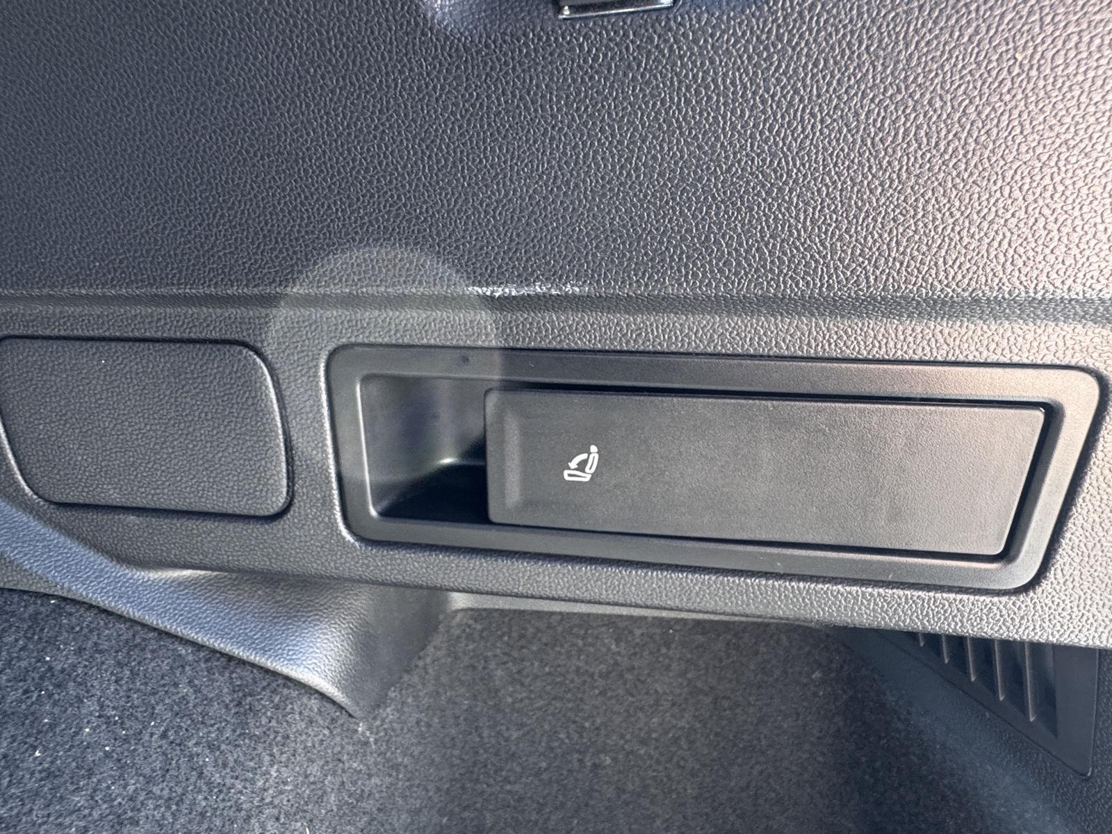 2022 Volkswagen Tiguan SE - Photo 13