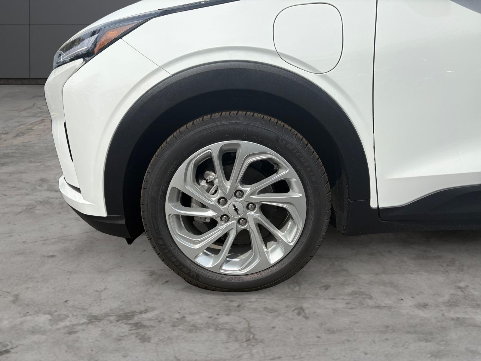 2027 Chevrolet Bolt LT - Photo 9