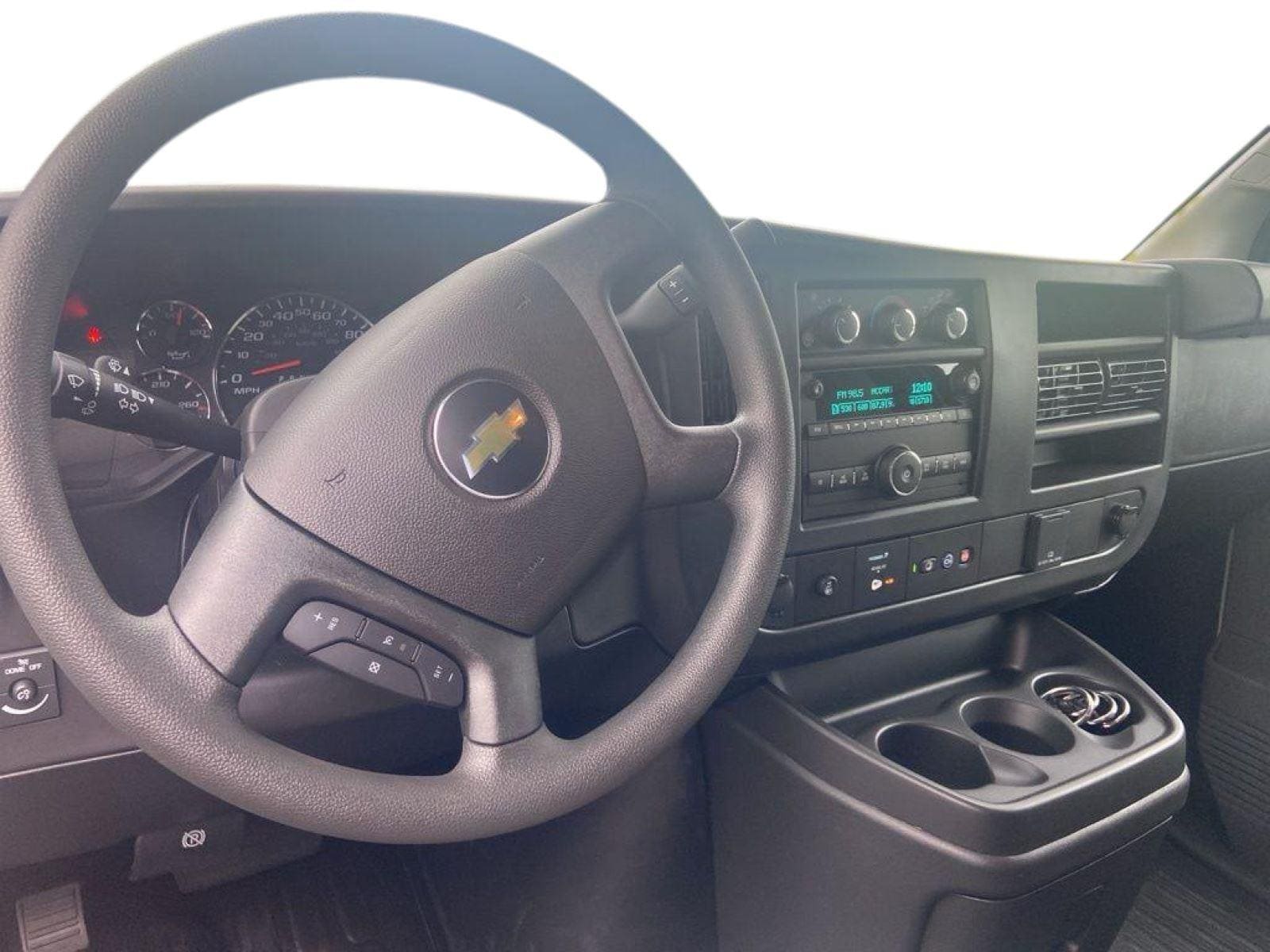 2025 Chevrolet Express Cargo Work Van - Photo 10