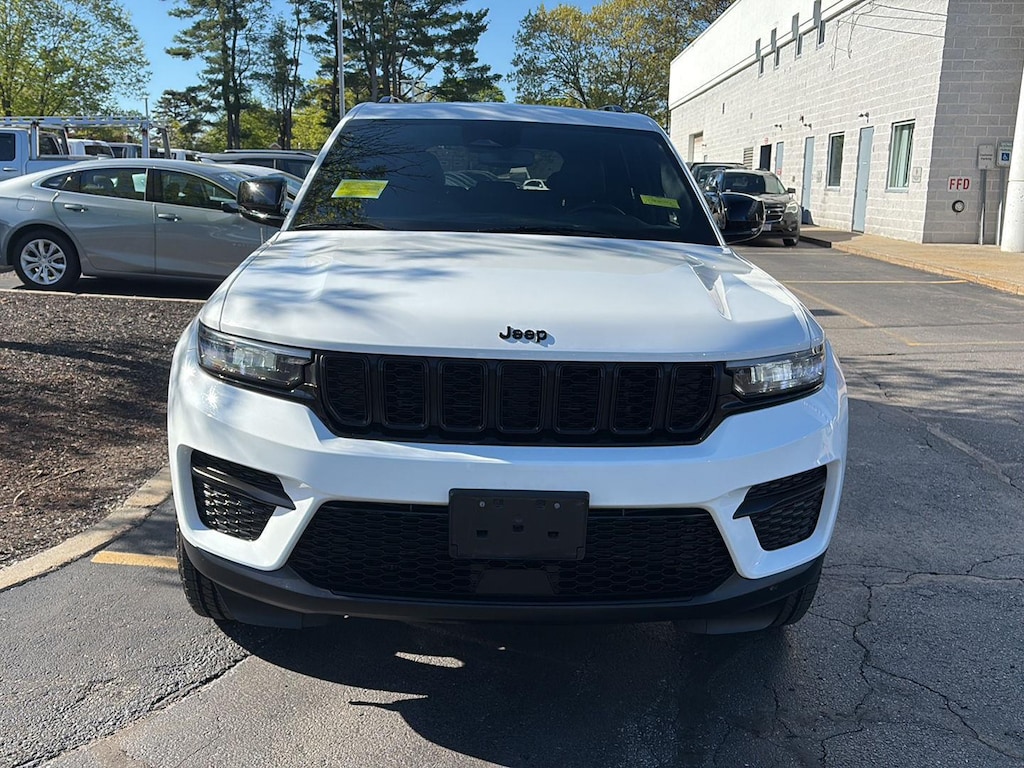Used 2023 Jeep Grand Cherokee Altitude 4x4 SUV