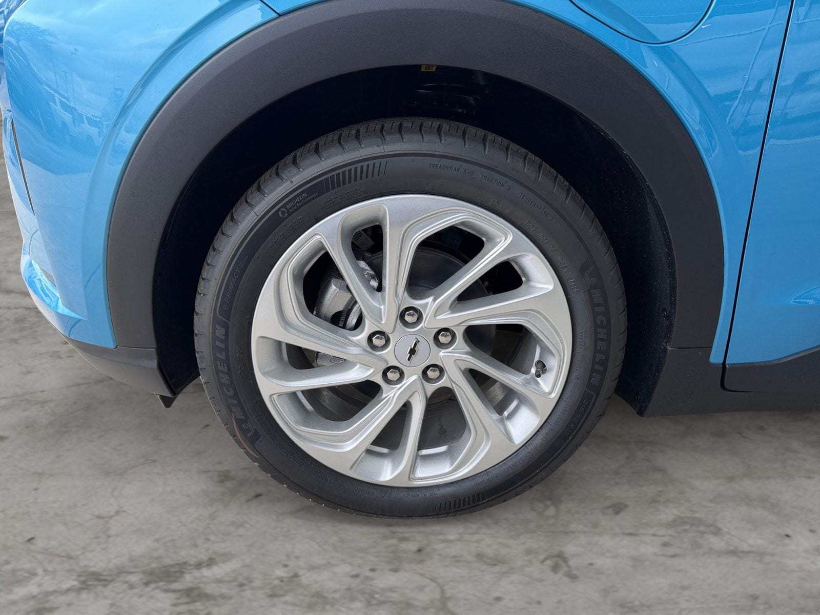 2027 Chevrolet Bolt LT - Photo 9