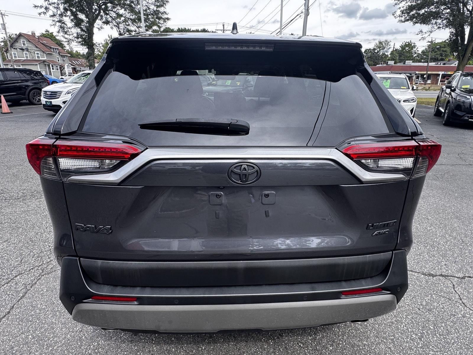2023 Toyota RAV4 Limited - Photo 6