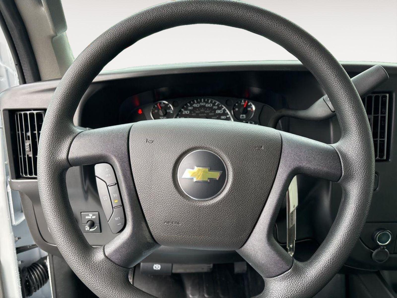 2025 Chevrolet Express Cargo Work Van - Photo 8