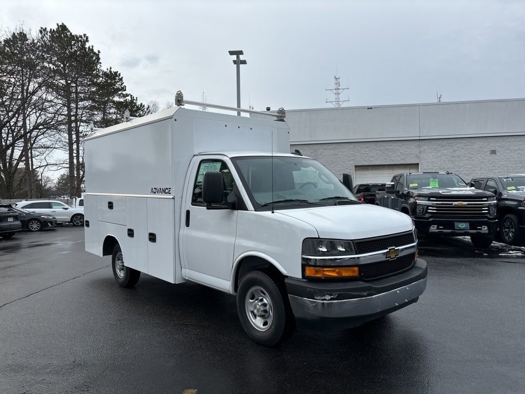 2025 Chevrolet Express Cutaway Base's photo